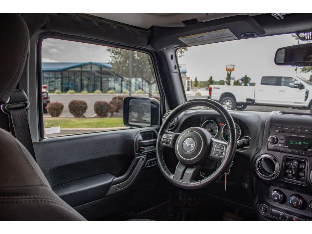 Used 2018 Granite Crystal Metallic Clearcoat Jeep Sport S image 21