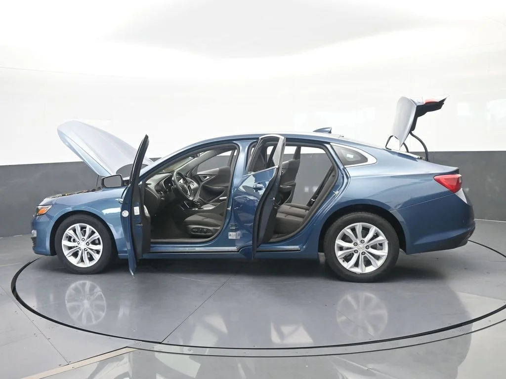 Used 2025 Lakeshore Blue Metallic Chevrolet LT image 70
