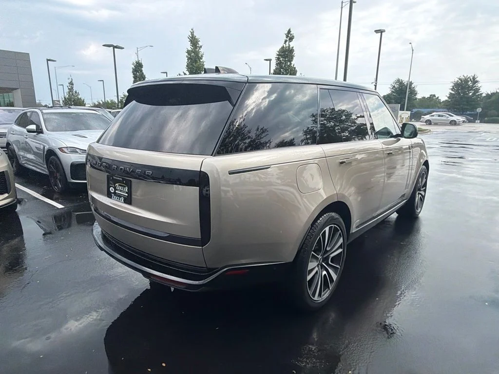 Used 2025 Batumi Gold Premium Metallic Land Rover SE image 5
