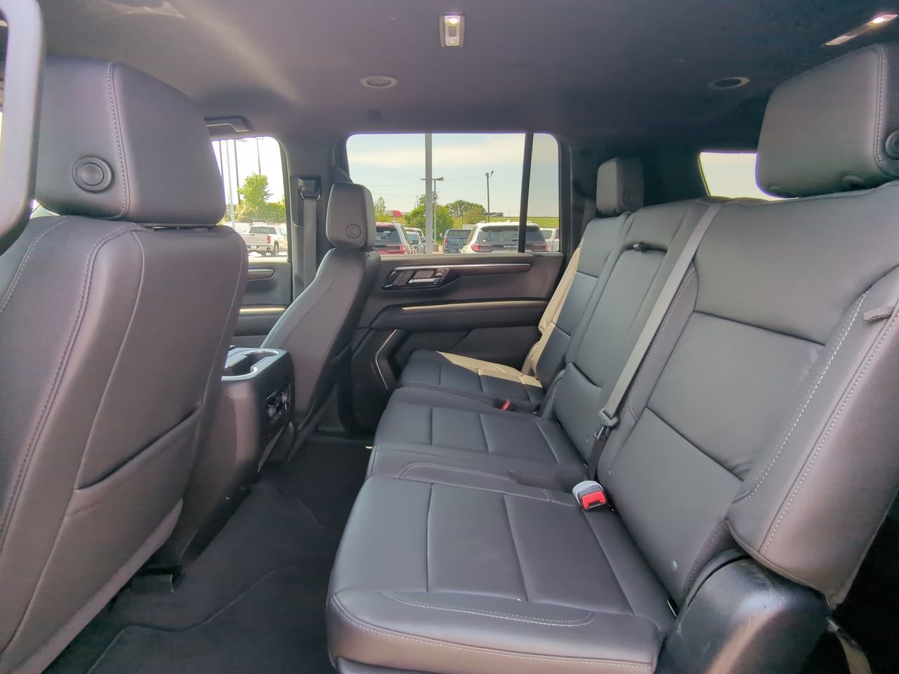 2025 Chevrolet Suburban Z71 - Photo 13