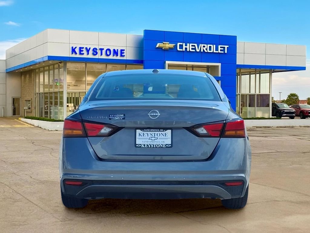 Used 2025 Gray Nissan SV FWD image 6