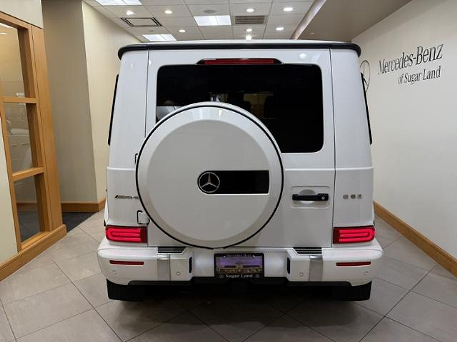 Certified Used 2024 MANUFAKTUR Moonlight White Metallic Mercedes-Benz 4MATIC® image 4