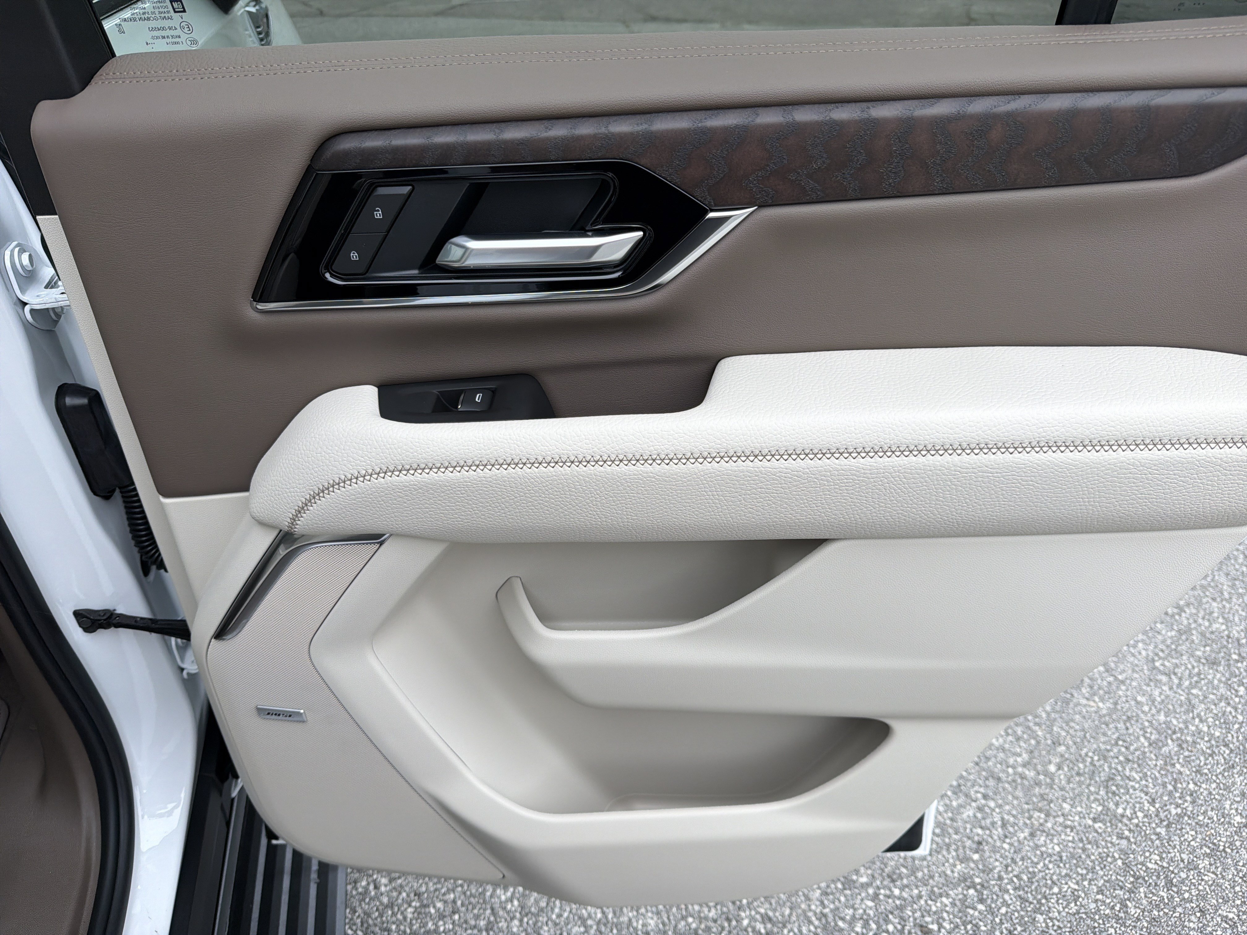 2026 GMC Yukon Denali - Photo 16