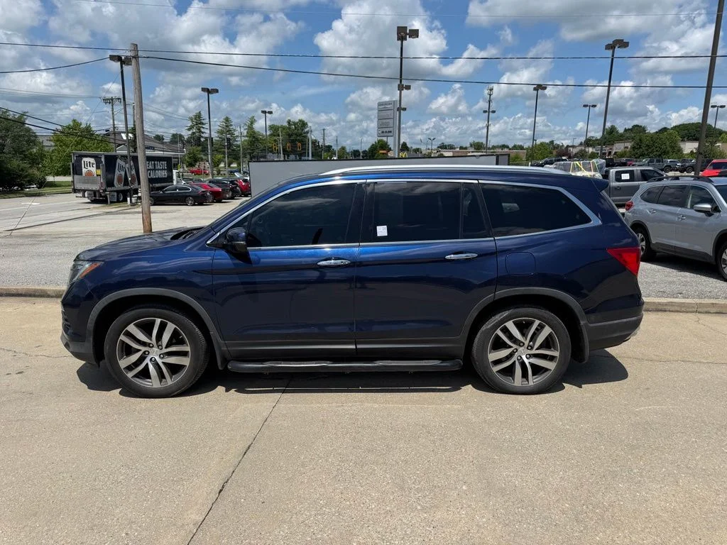 Used 2018 Blue Honda Elite image 9