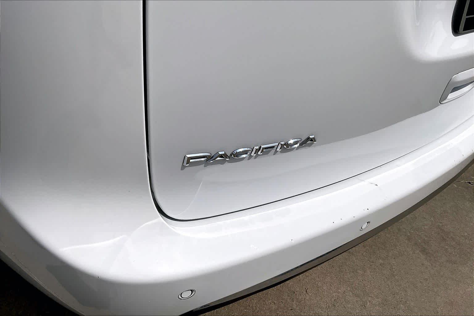 Used 2023 Bright White Clearcoat Chrysler Touring L image 51