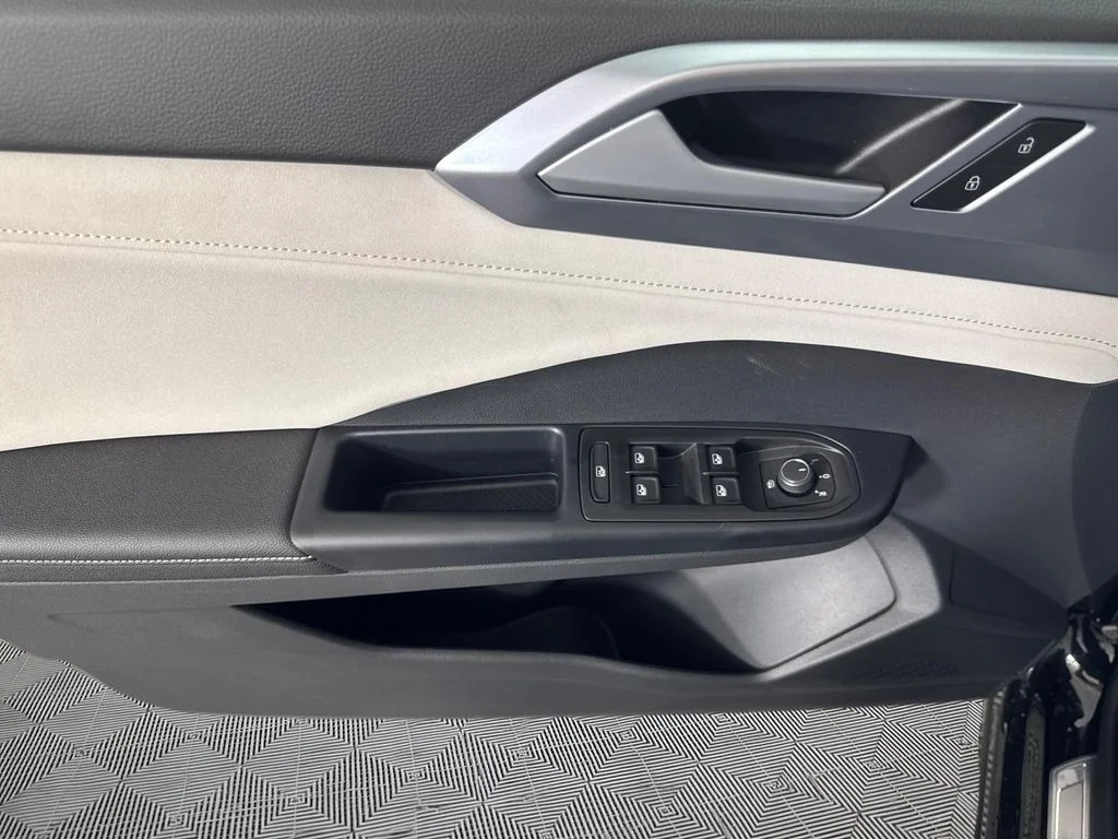 New 2026 Black Volkswagen 1.5T SE image 17