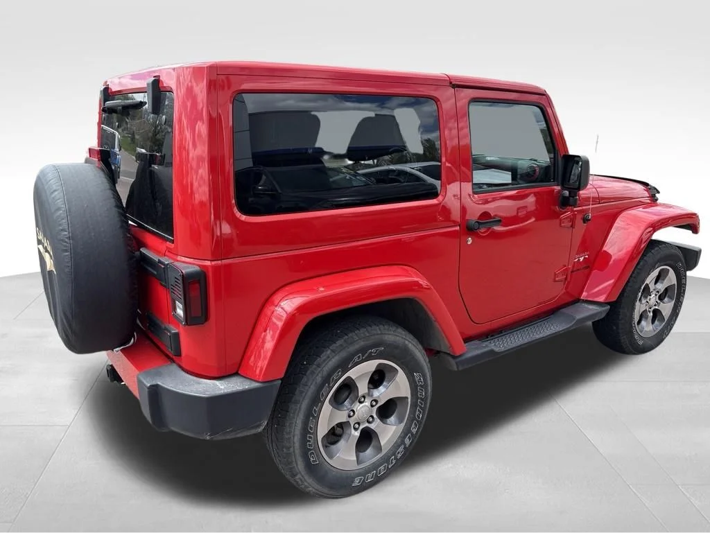 Used 2018 Red Jeep Sahara image 9