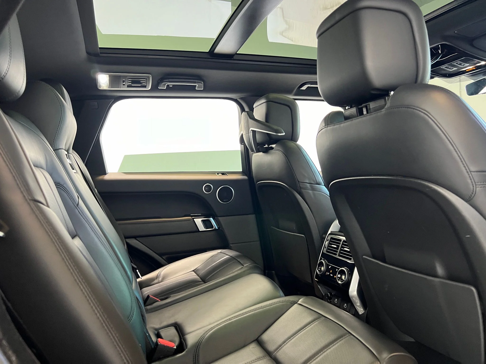 Used 2022 Black Land Rover HSE Silver Edition image 23