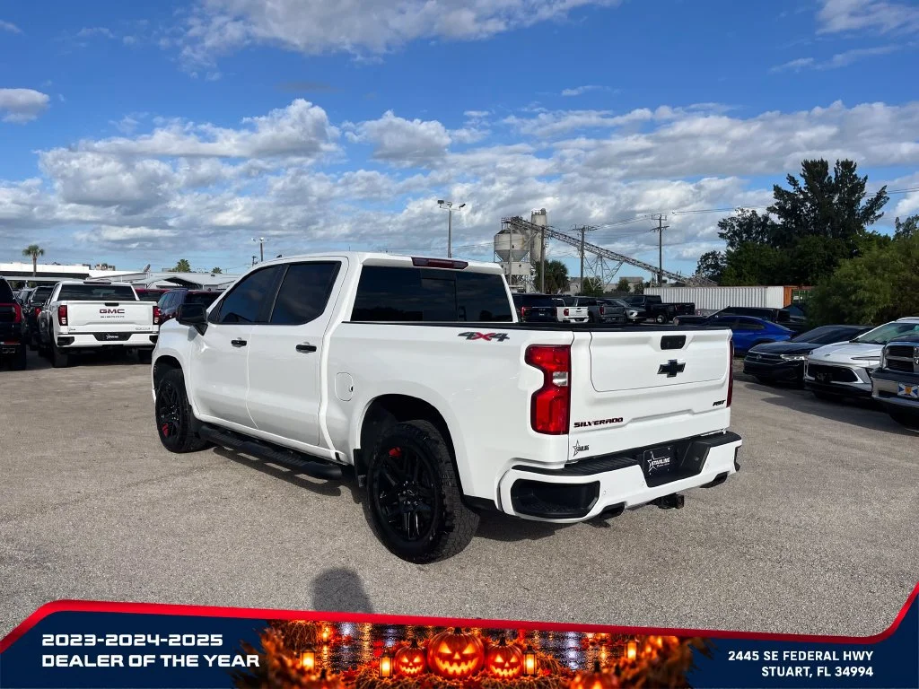 Used 2025 Summit White Chevrolet RST image 5