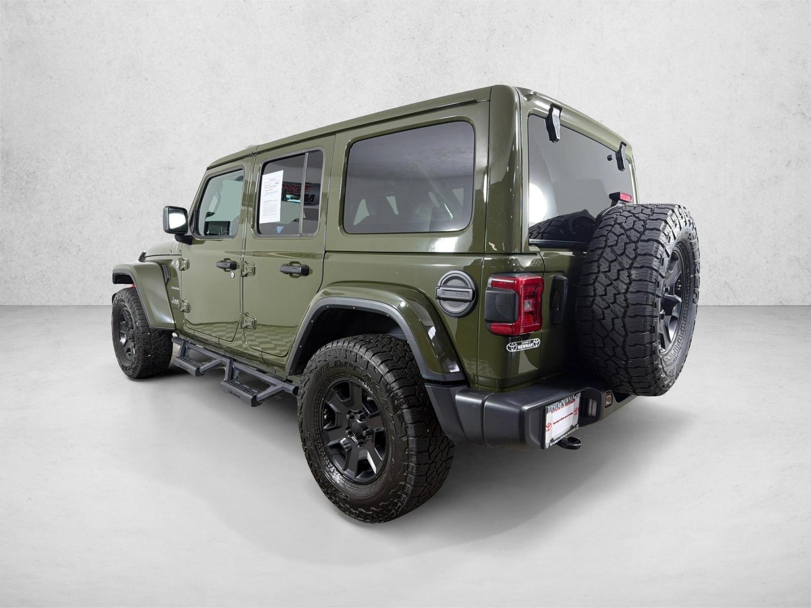 Used 2024 Sarge Green Clearcoat Jeep Sahara image 5