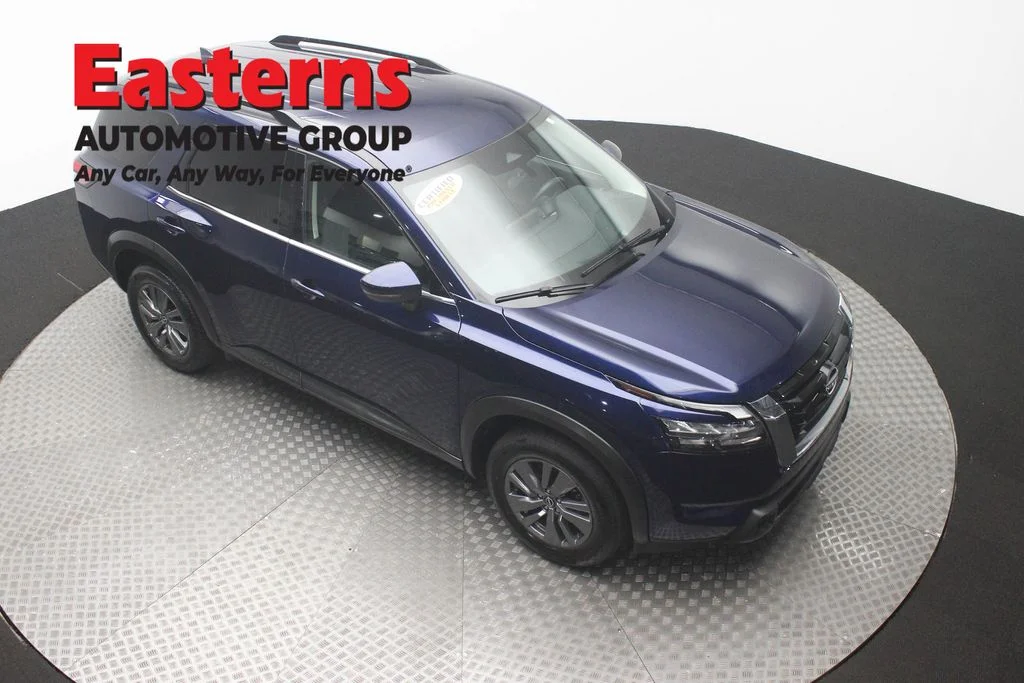 Used 2025 Blue Nissan SV image 3