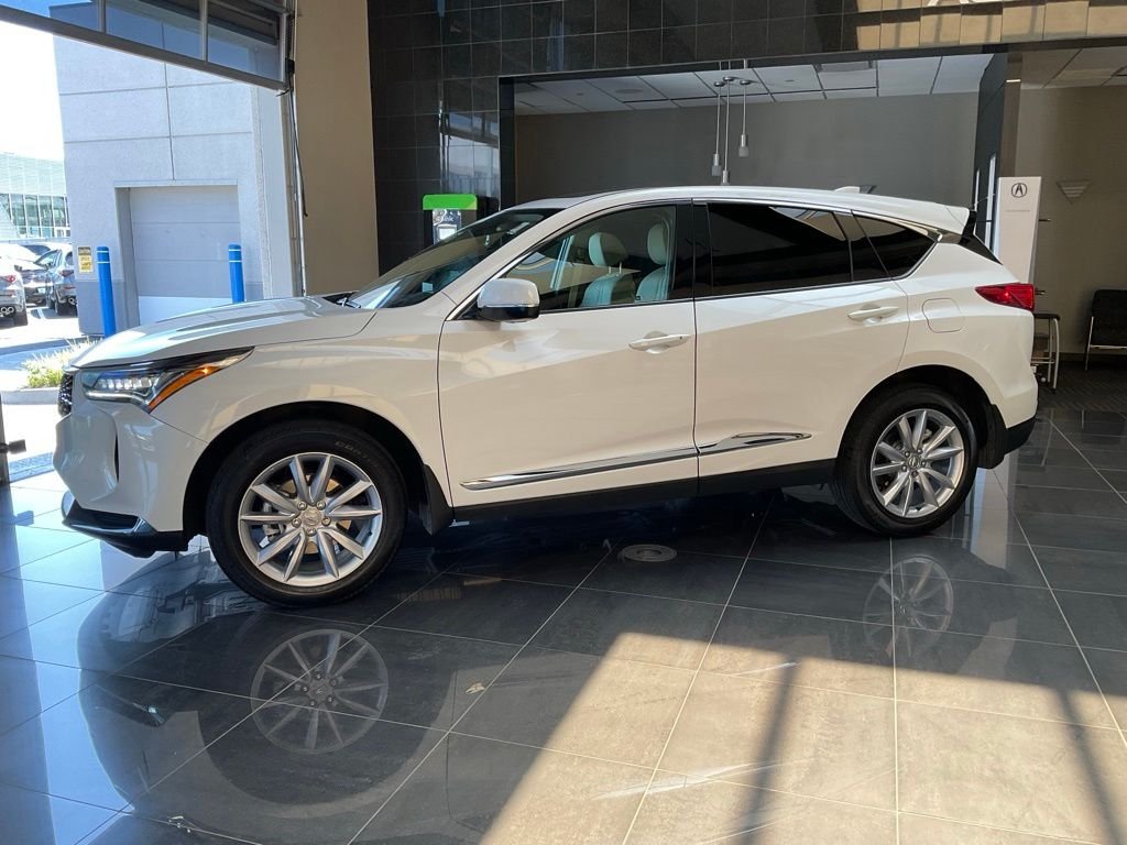 Used 2024  Acura Base image 4