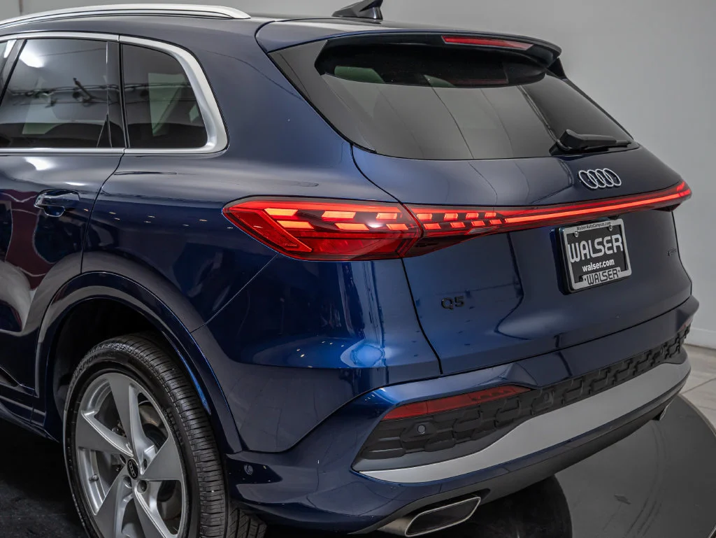 Used 2025 Navarra Blue Metallic Audi 2.0T Premium Plus image 19