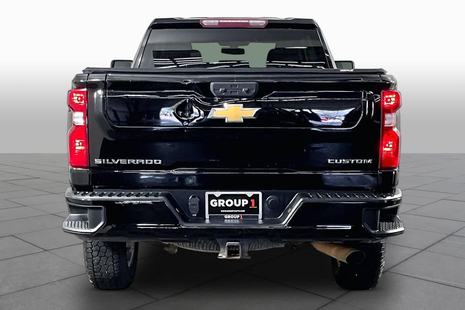 Used 2022 Black Chevrolet Custom image 5