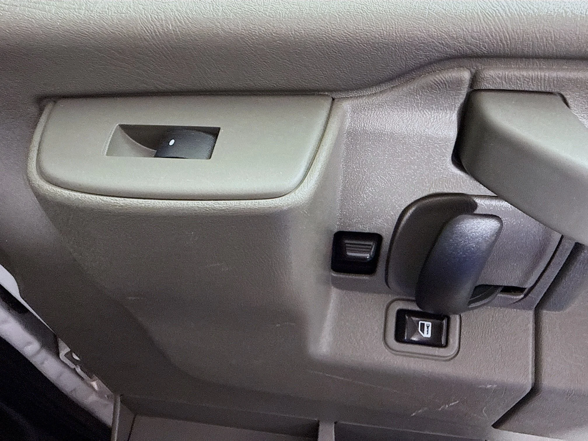 Used 2018 Summit White Chevrolet Work Van image 22