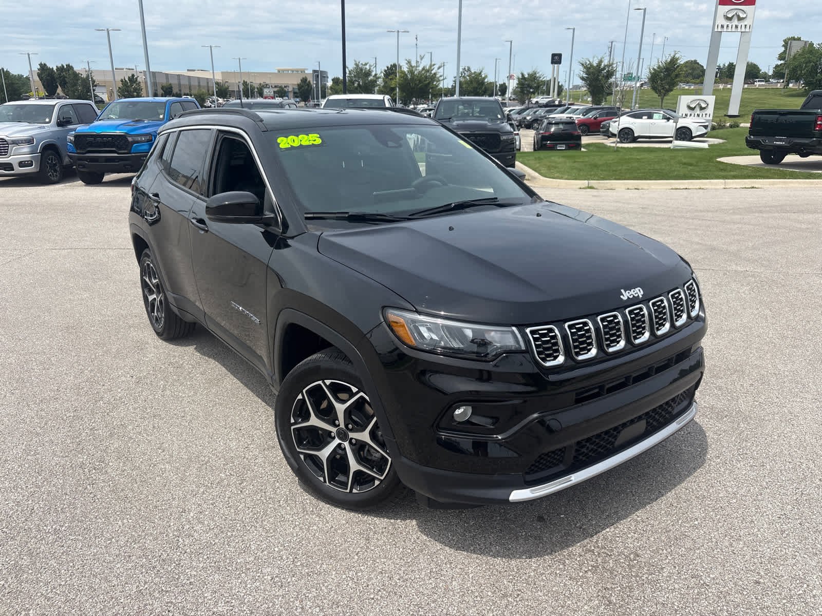 Used 2025 Jeep Compass Limited with VIN 3C4NJDCN1ST553716 for sale in Kansas City