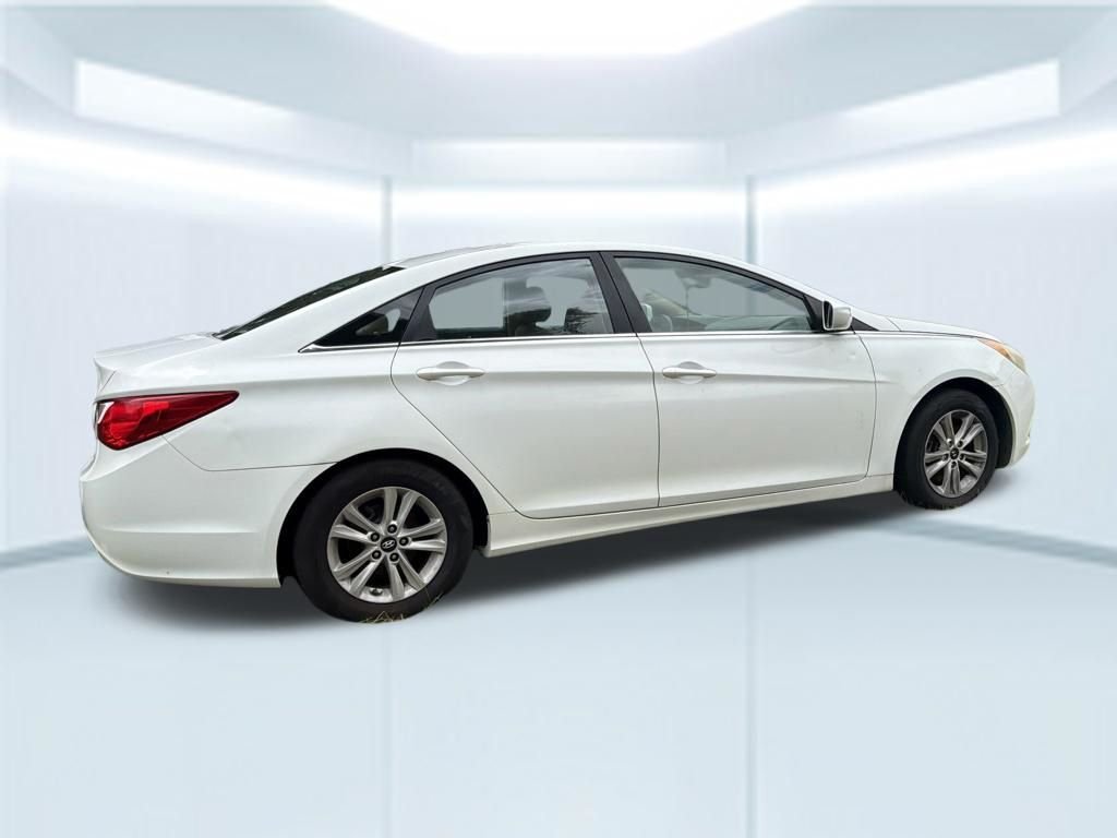 Used 2012 White Hyundai GLS image 6