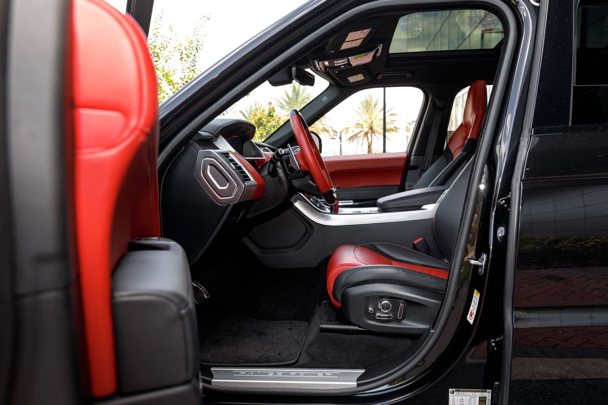 Used 2022 Black Land Rover SVR image 30