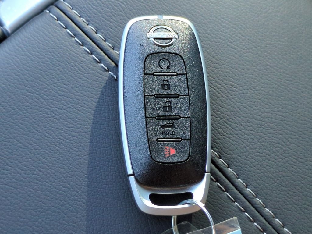 New 2026 Everest White Pearl TriCoat Nissan SL image 26