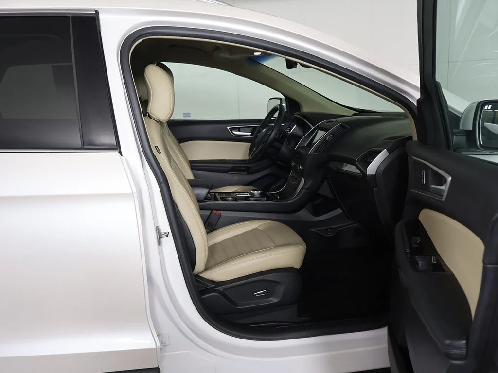 Used 2019 White Ford SEL image 27