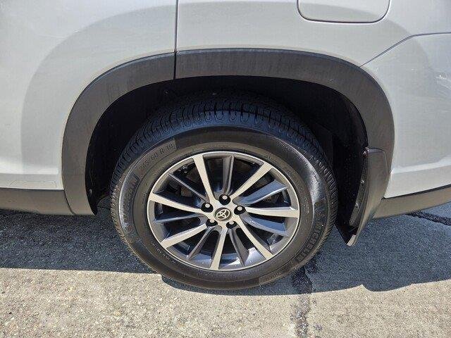Used 2019 Blizzard Pearl Toyota XLE image 26