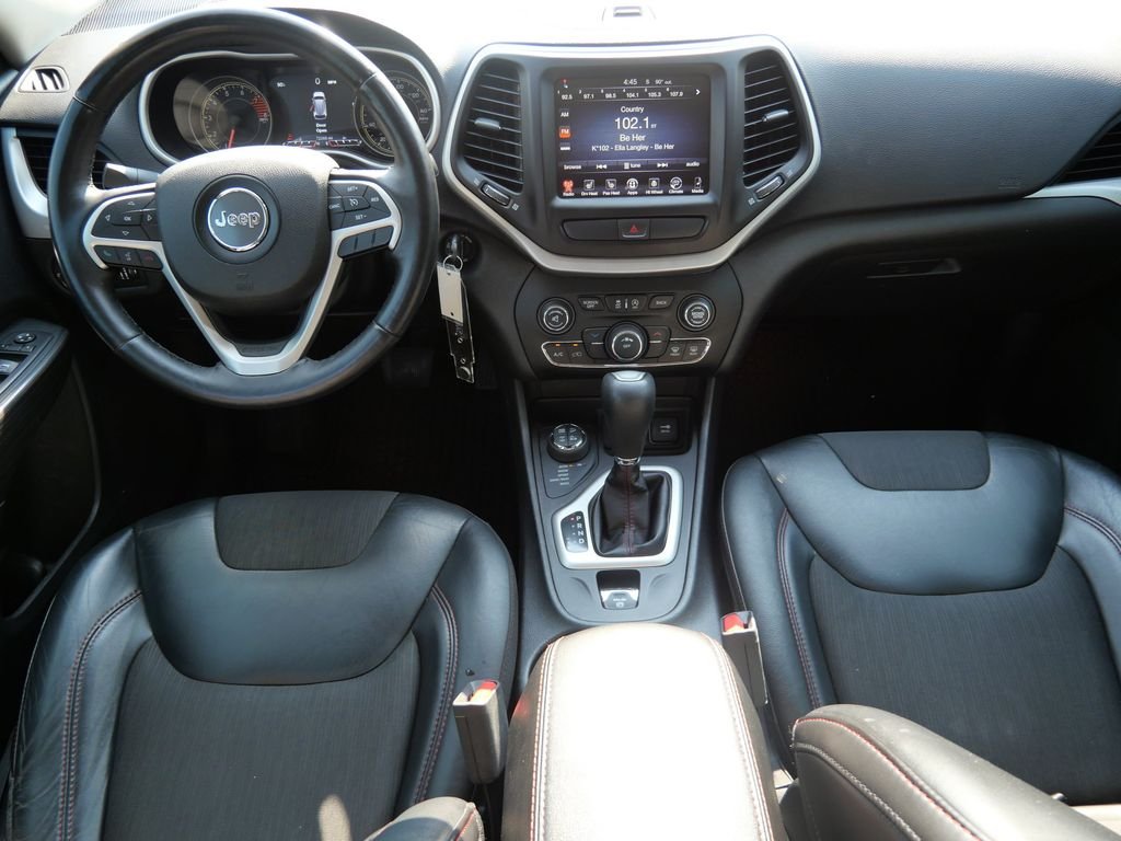 Used 2017 Silver Jeep Trailhawk image 14