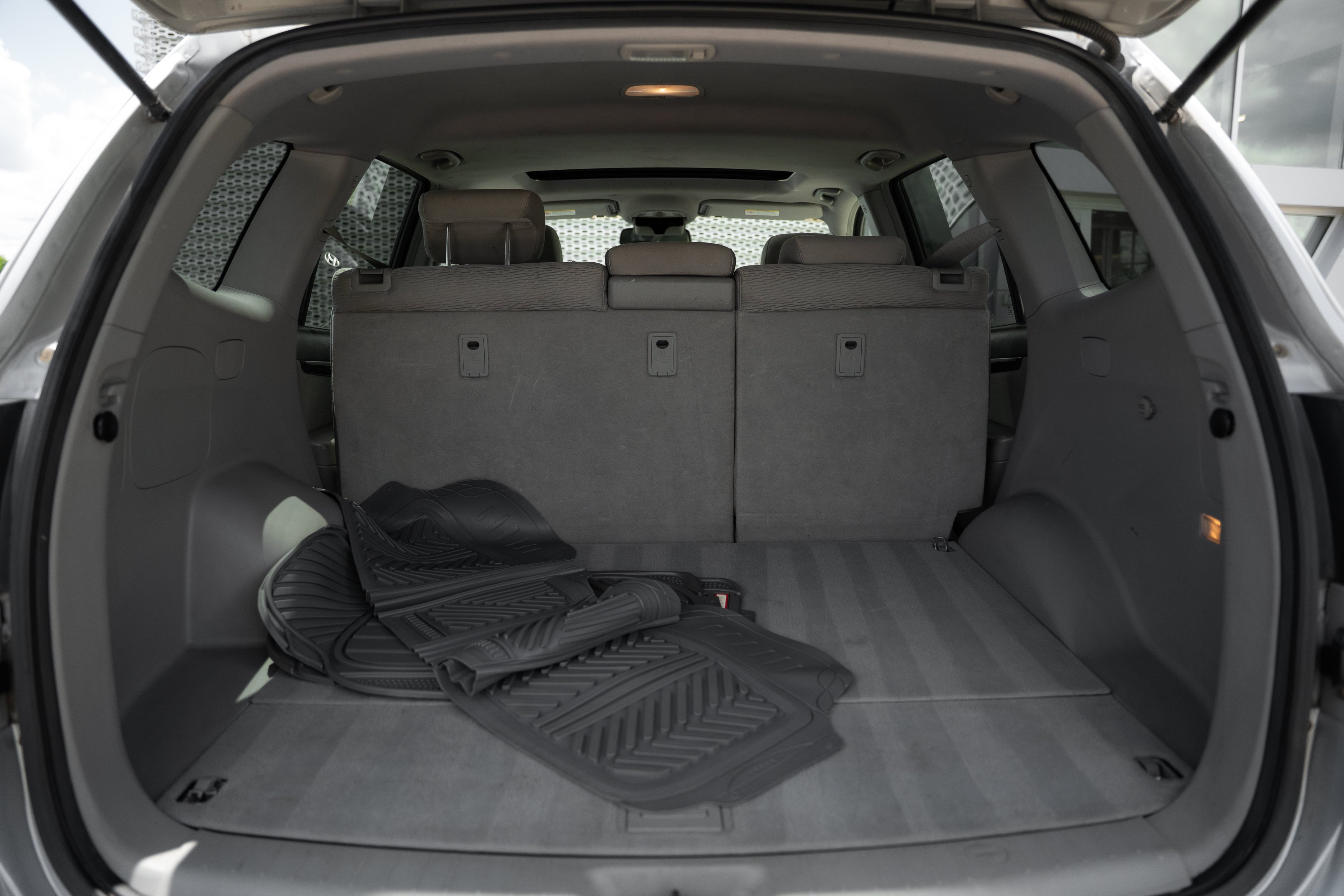 Used 2007 Bright Silver Hyundai SE image 24