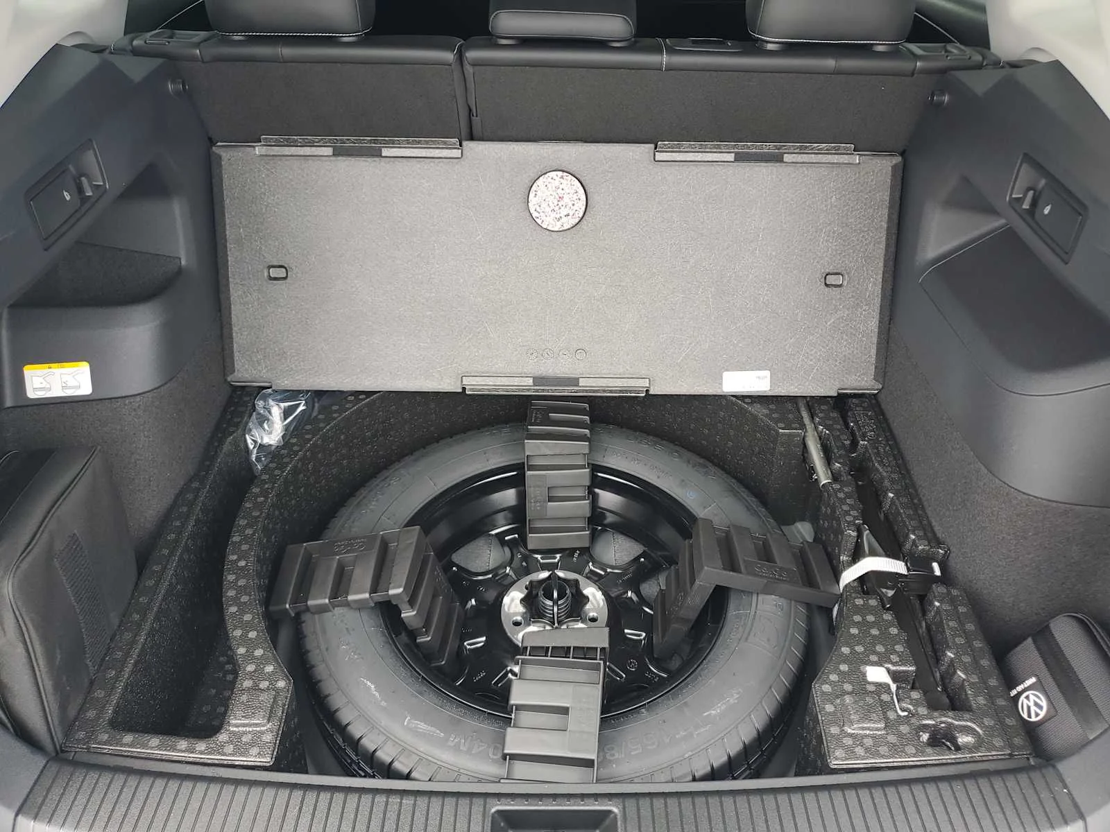 Used 2025 Gray Volkswagen SE image 20
