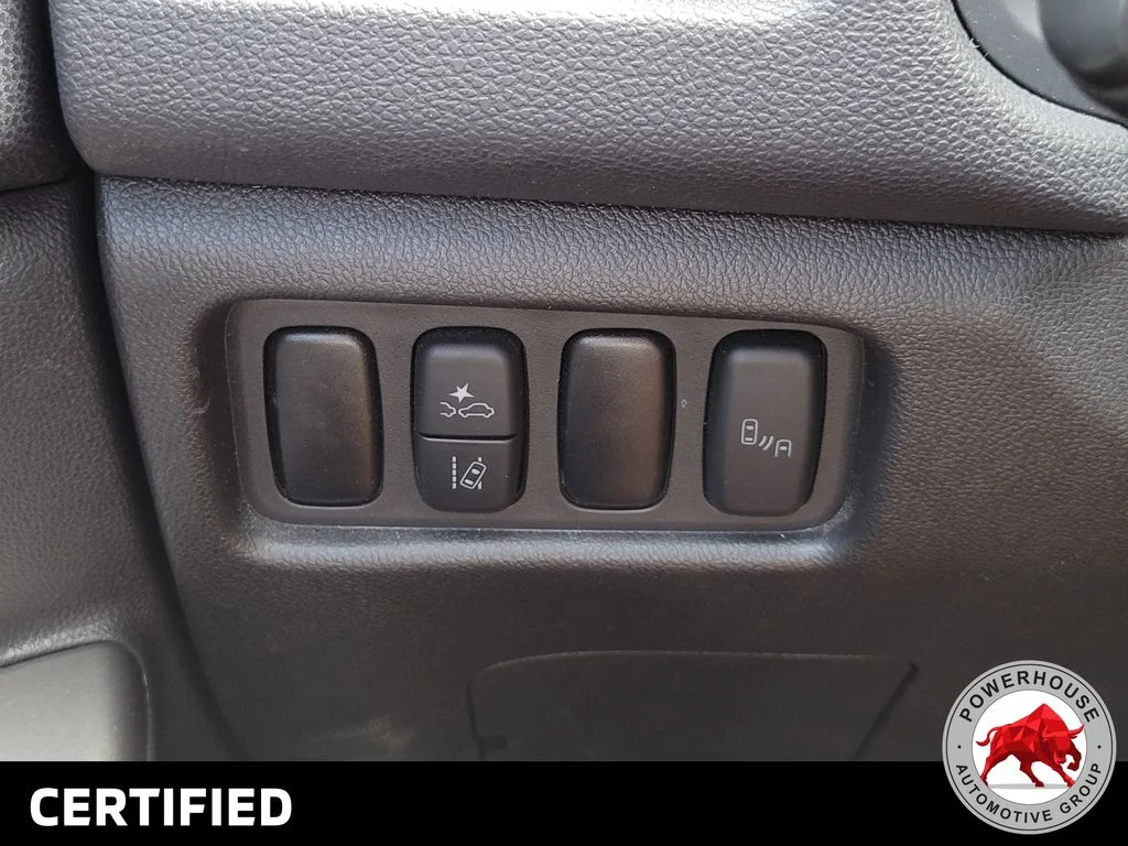 Used 2024  Mitsubishi  image 27