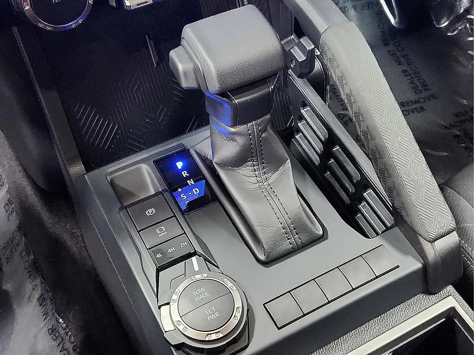 2025 Toyota Tacoma SR5 - Photo 13