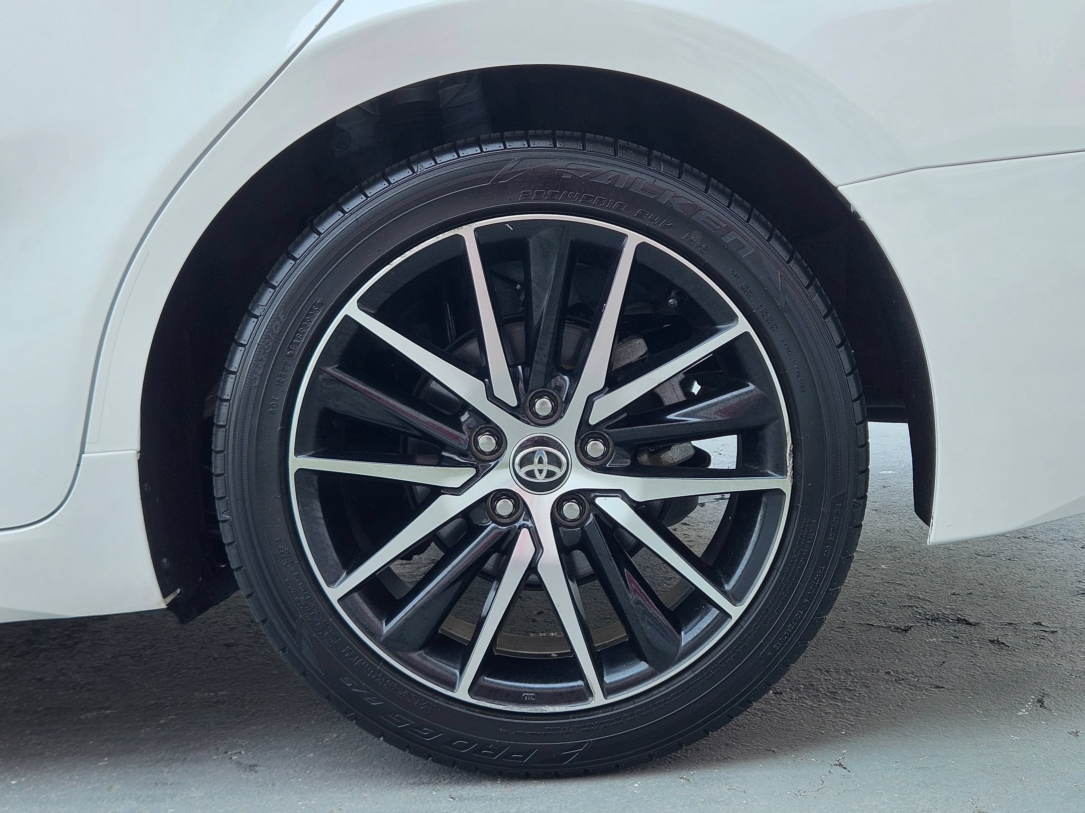 Used 2024 Ice Cap Toyota SE image 27