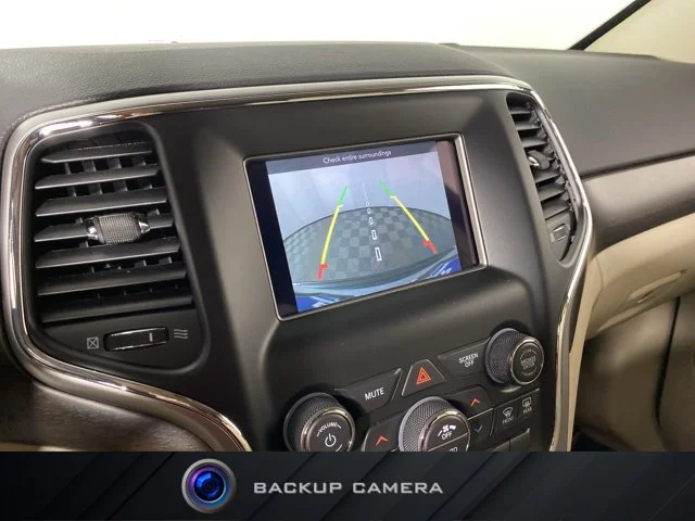 Used 2018 Silver Jeep Laredo E image 4
