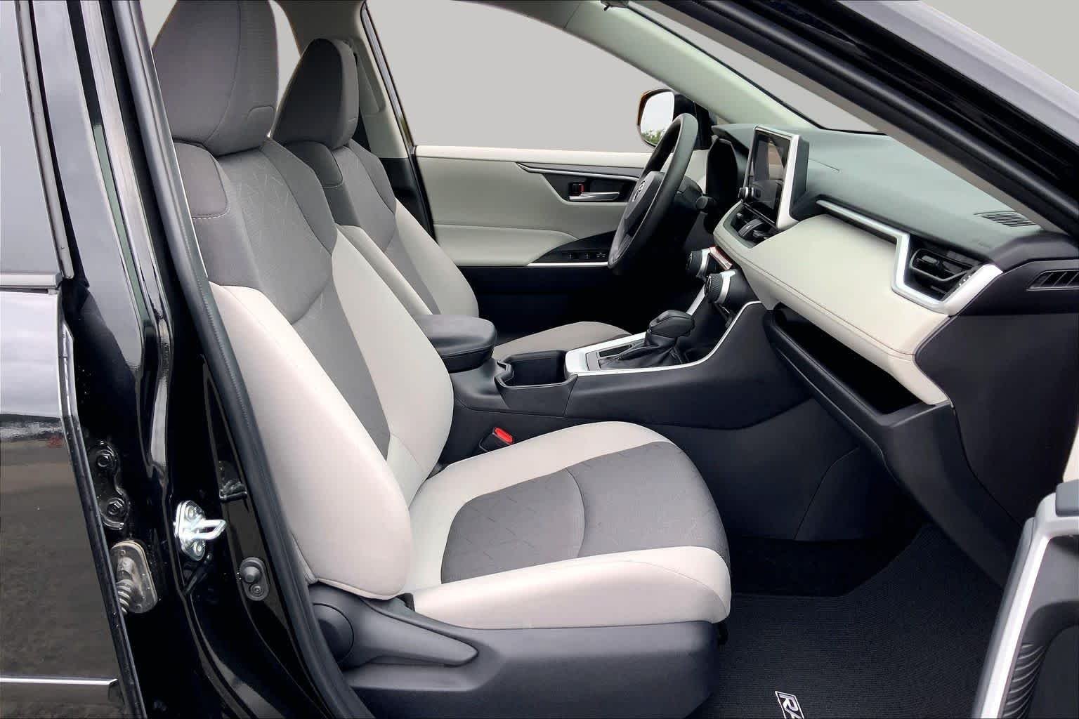 Used 2025 Midnight Black Metallic Toyota XLE image 9