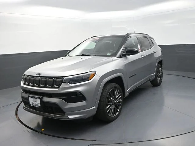 Used 2022 Silver Jeep Limited image 5