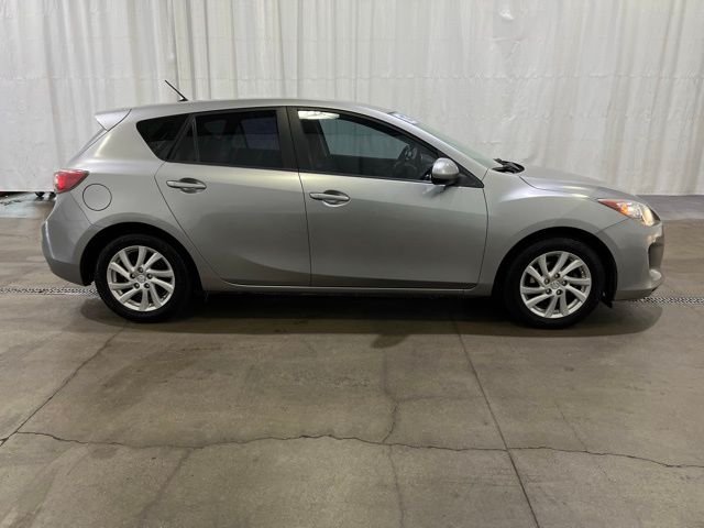 Used 2012 Mazda MAZDA3 i Touring with VIN JM1BL1L84C1570671 for sale in Grants Pass, OR