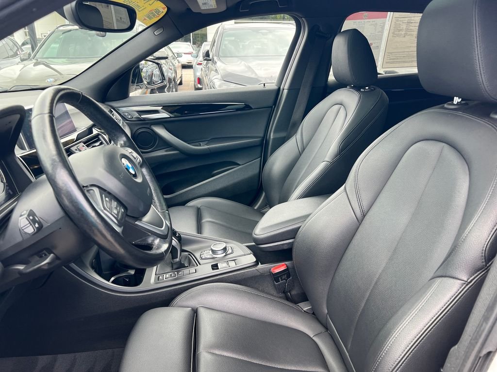 Used 2022 White BMW sDrive28i image 8