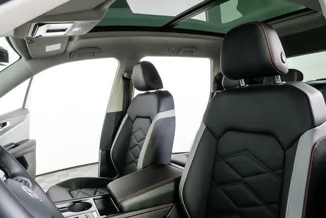 New 2026 Opal White Pearl Volkswagen 2.0T Peak Edition image 6