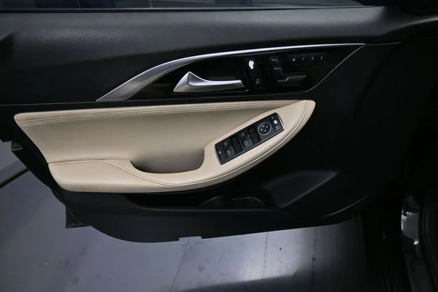 Used 2019 Black INFINITI LUXE image 17
