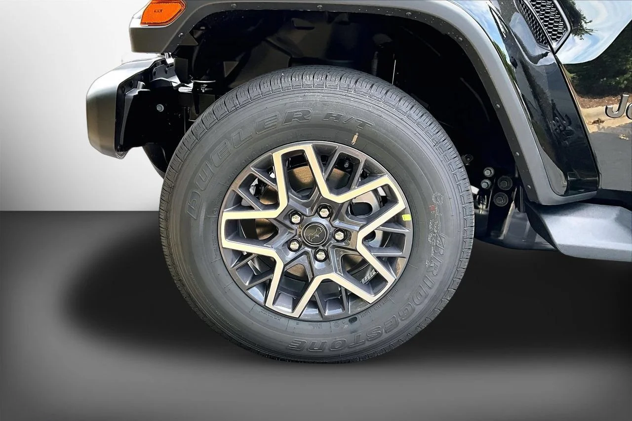 New 2026 Black Clear-Coat Exterior Paint Jeep Sahara image 30