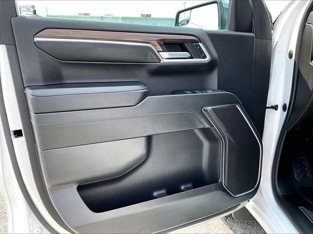 Used 2023 SUMMIT WHITE Chevrolet LT image 9