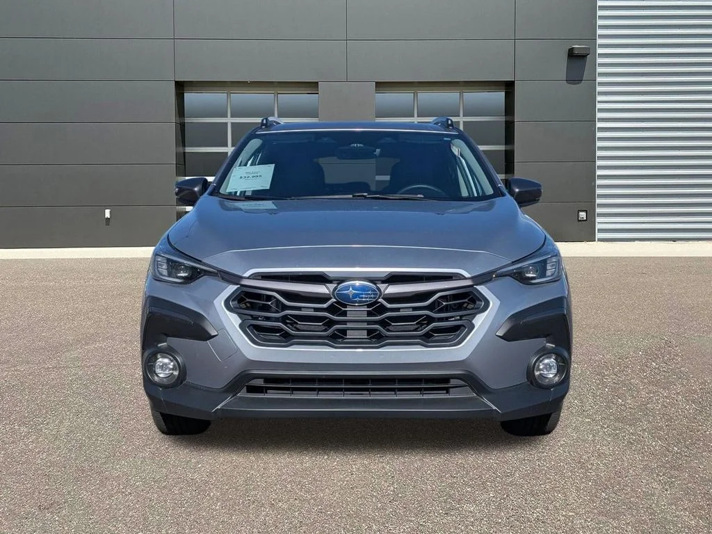 Used 2025 Ice Silver Metallic Subaru Limited image 2