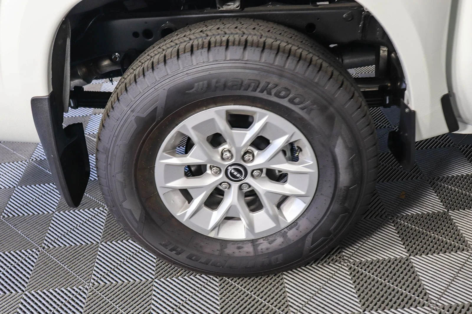 New 2025 Glacier White Nissan Crew Cab S image 10