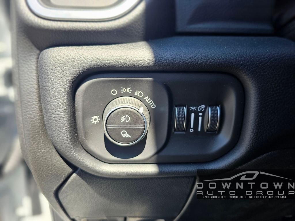 New 2026 Bright White Clear-Coat Exterior Paint RAM Laramie image 21