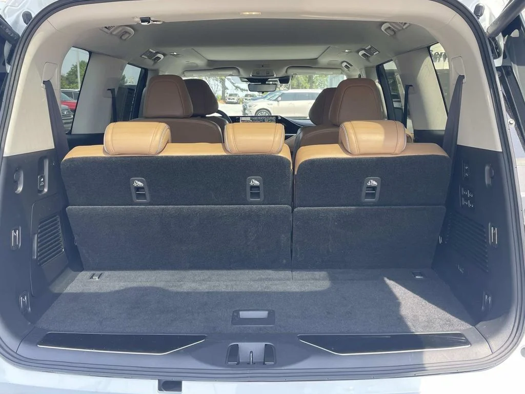 Used 2025 White INFINITI SENSORY image 8