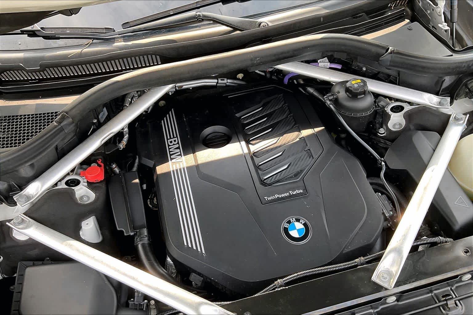 Used 2022 Mineral White Metallic BMW xDrive40i image 30
