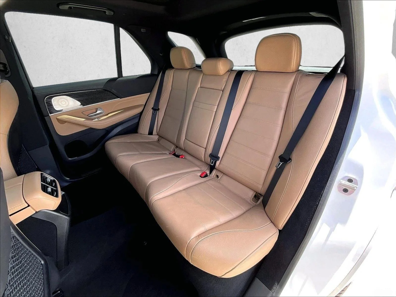 Used 2024 Polar White Mercedes-Benz GLE 450 image 28