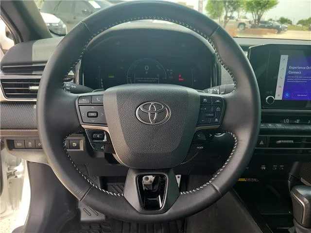 Used 2025 Ice Cap Toyota SE image 16