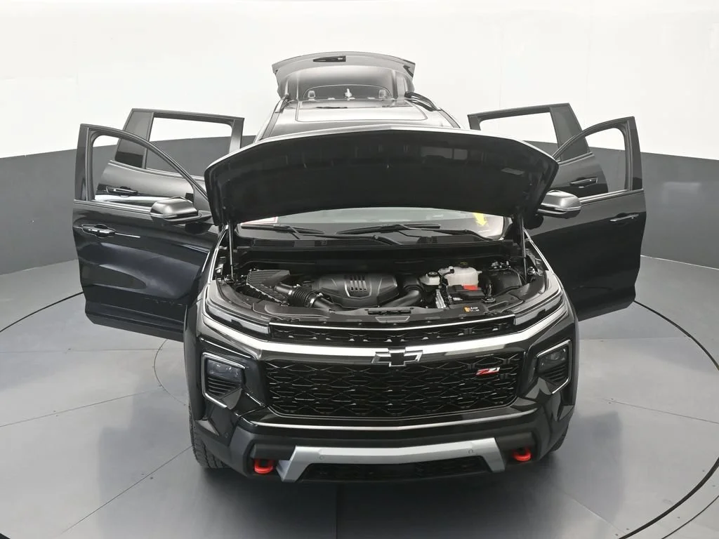Used 2025 Mosaic Black Metallic Chevrolet Z71 image 98