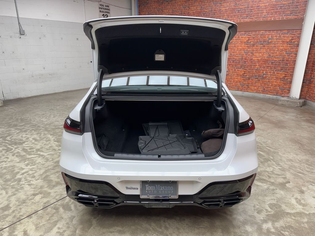 2025 BMW 7 Series 760i - Photo 26