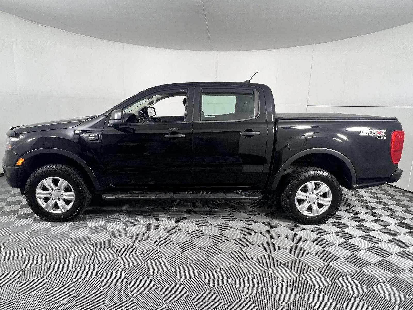 Used 2020 Shadow Black Ford XL image 7